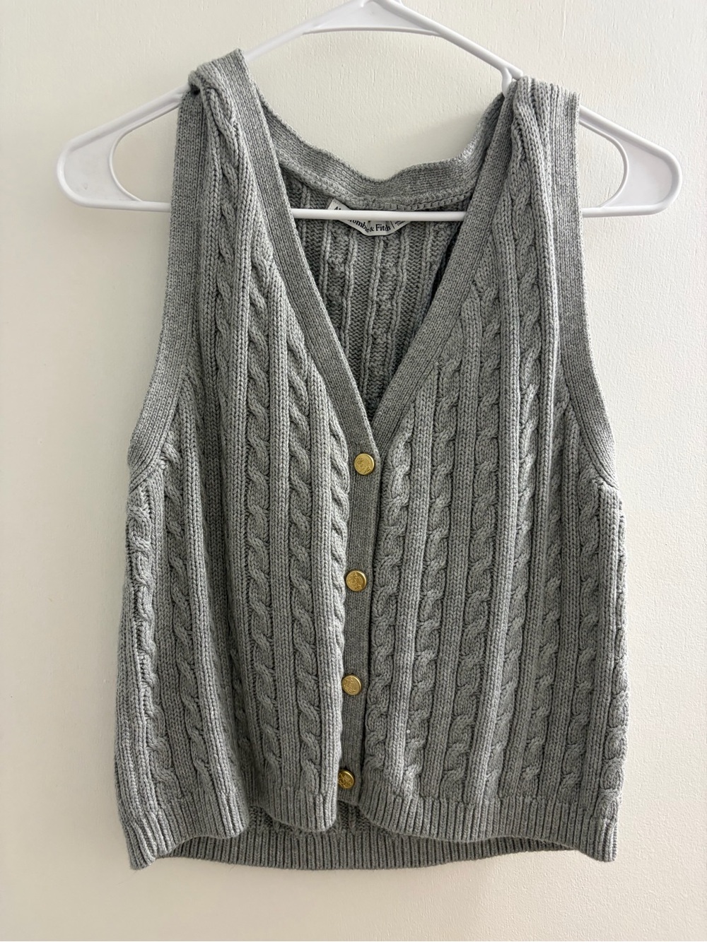 NWT Grat Cable-Knit Button Front Sweater Vest Abercrombie